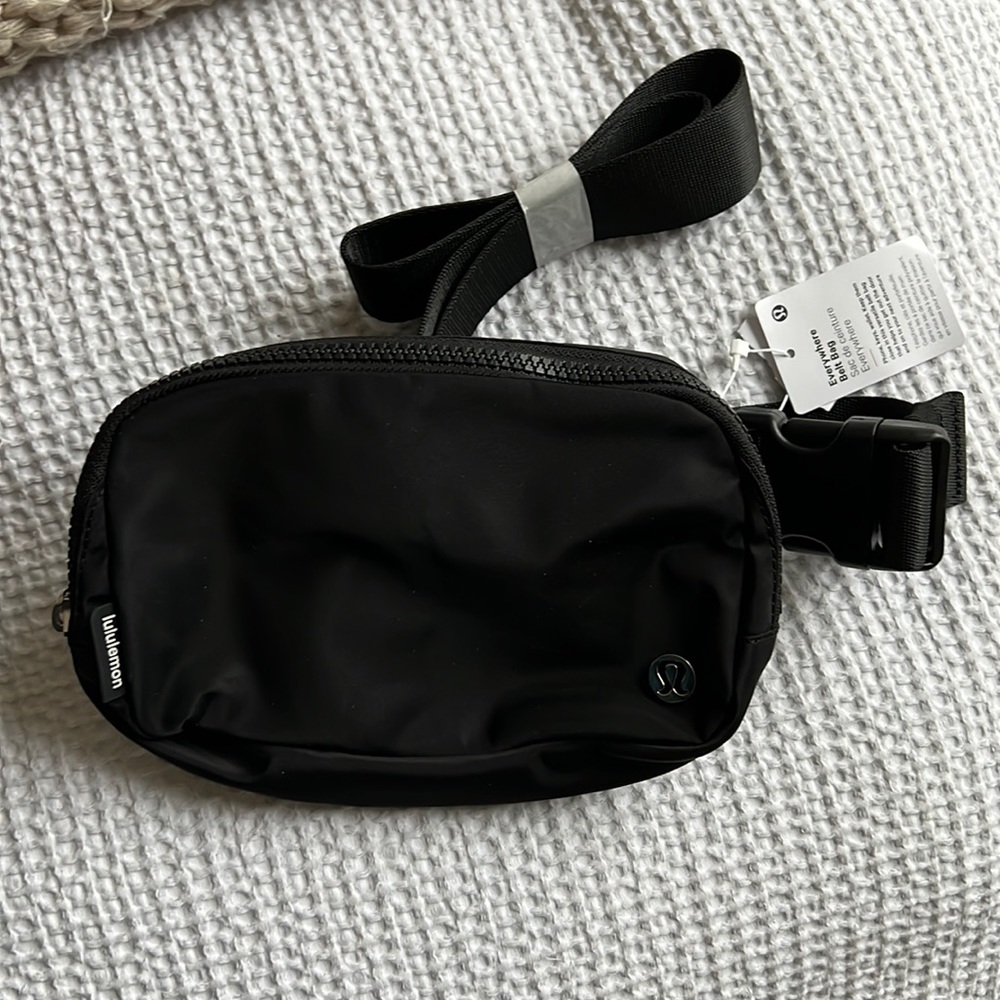 Brand new normal size black lululemon fanny